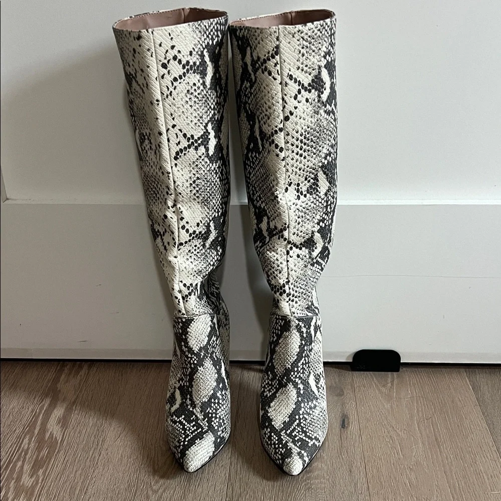 Steve Madden Black and White Snakeskin Heeled Boots - Picture 2 of 4